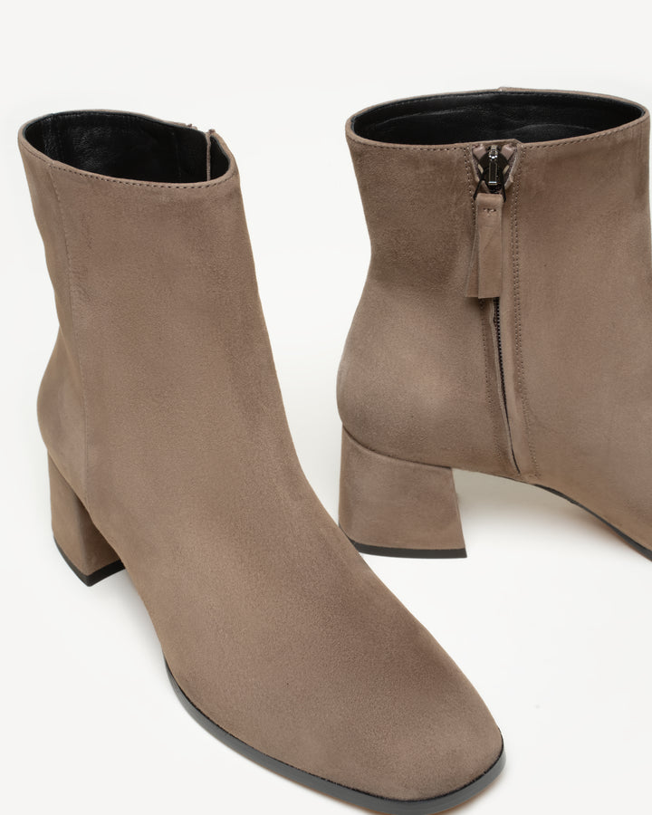 M. Gemi The Cristina 5 US Mushroom Suede