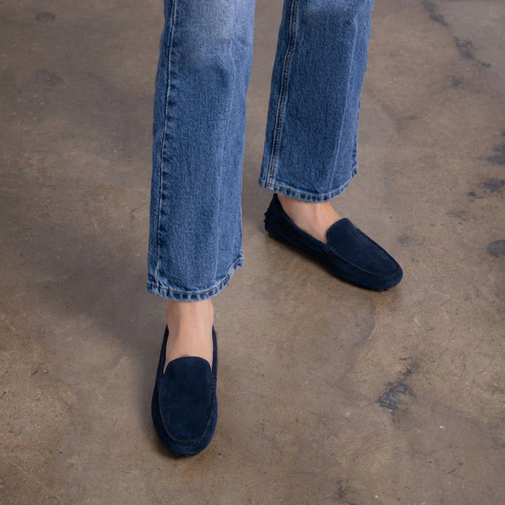 めい The Felize Suede - Suede Moccasin - Midnight Blue with Black Pegs