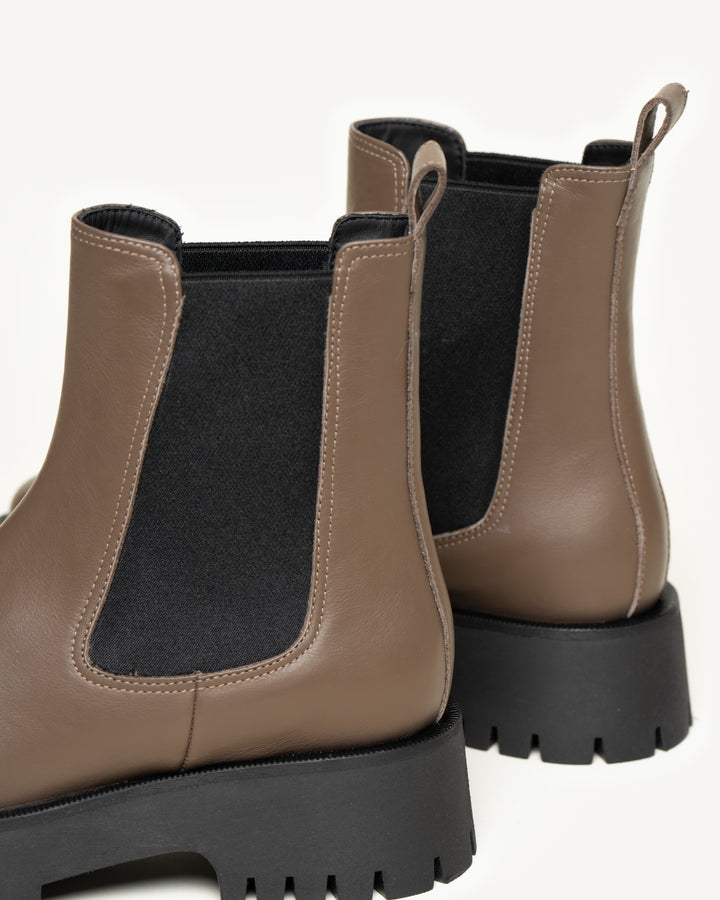 The Clara Black Leather M.Gemi
