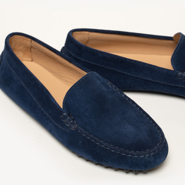 めい The Felize Suede - Suede Moccasin - Midnight Blue with Black Pegs
